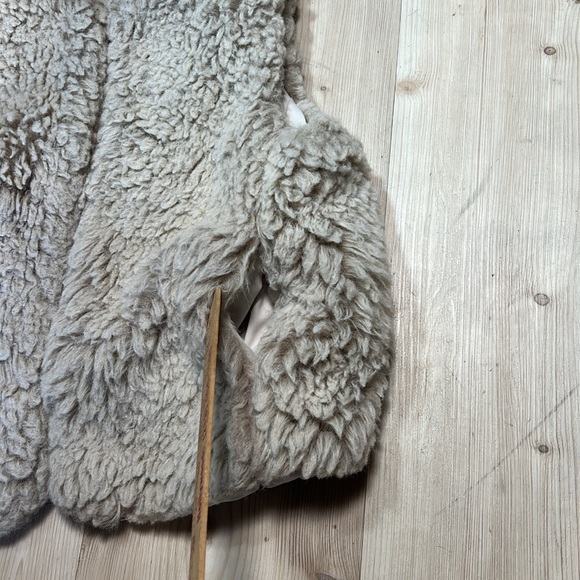 Gap Sheep Vest - Picture 6 of 14